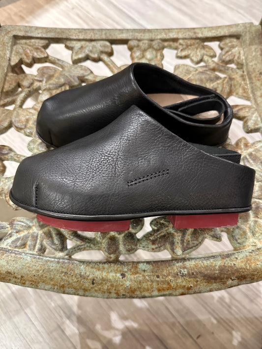 TRIPPEN - Scarpa Crescent Nera, suola Rossa