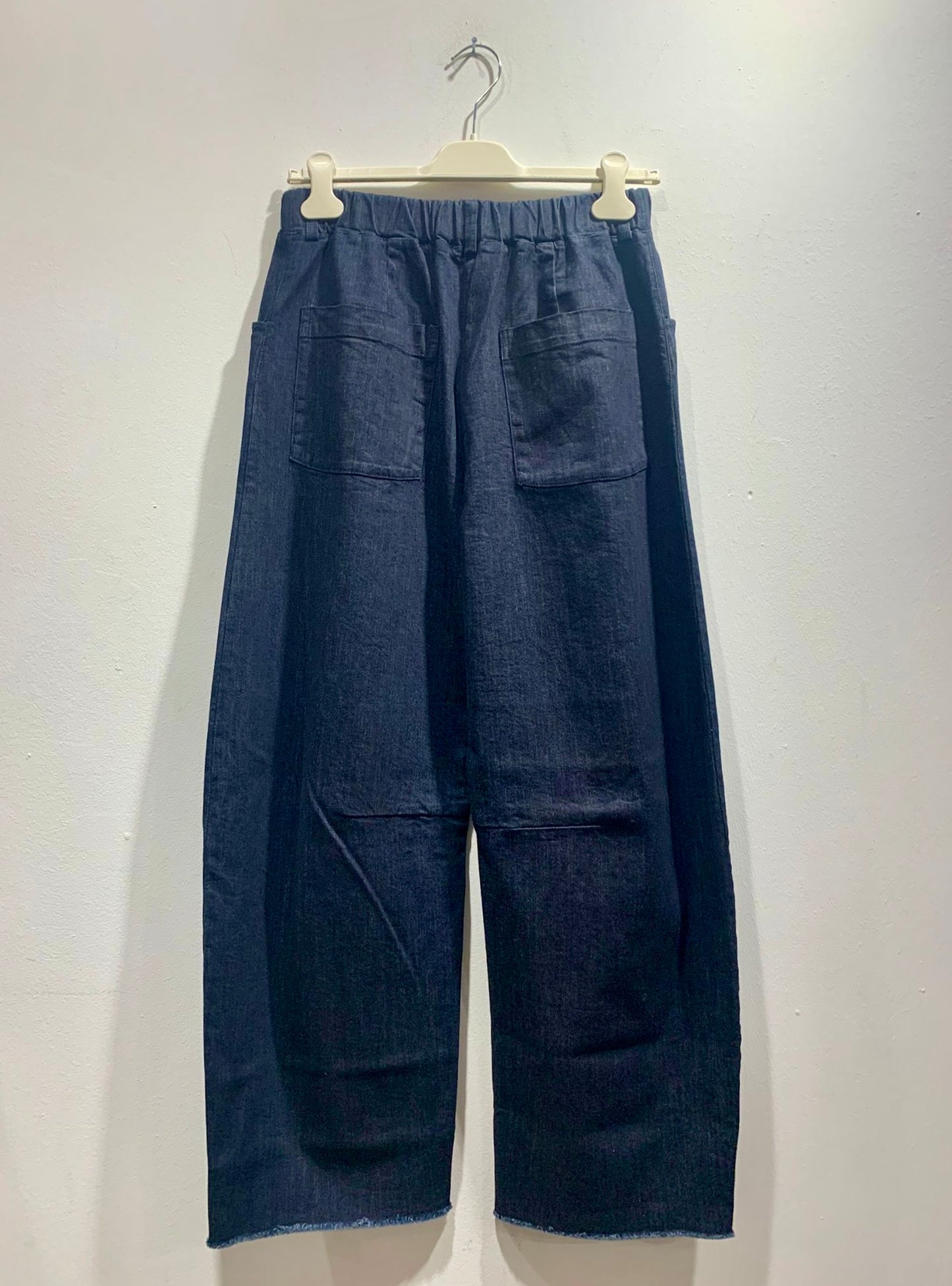ThiPo - Pantalone sfrangiato in denim, Blu