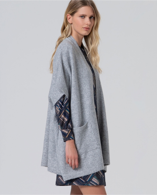 SURKANA - Poncho aperto in tricot con tasche, Grigio