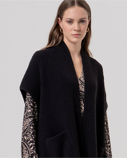 SURKANA - Poncho a coste con collo, nero