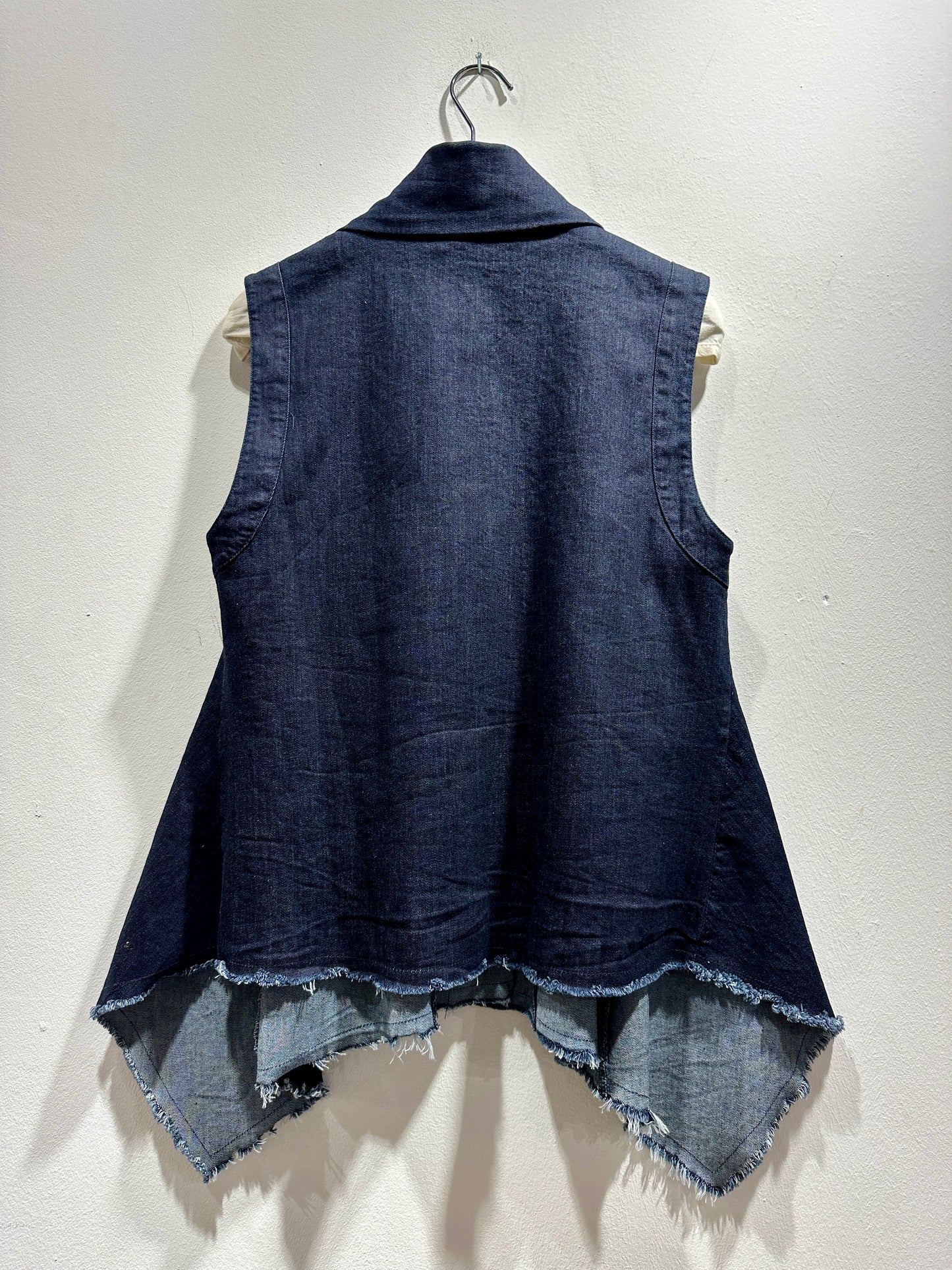 ThiPo - Gilet sfrangiato in denim, Blu