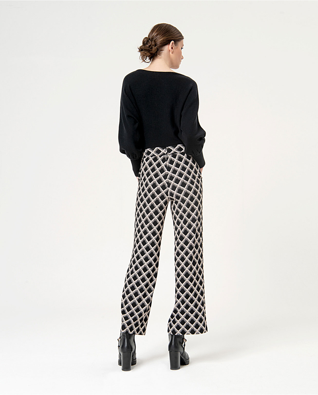 SURKANA - Pantalone dritto con cintura, Nero