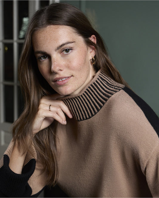 SURKANA - Maglione bicolore con collo perkins, Beige