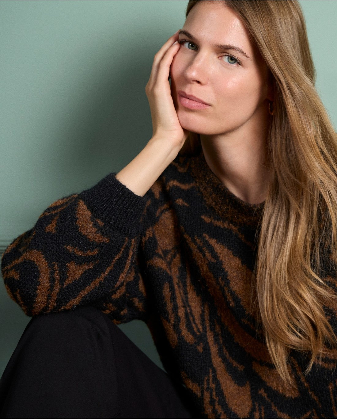 SURKANA - Maglione jacquard con manica a sbuffo, Marrone