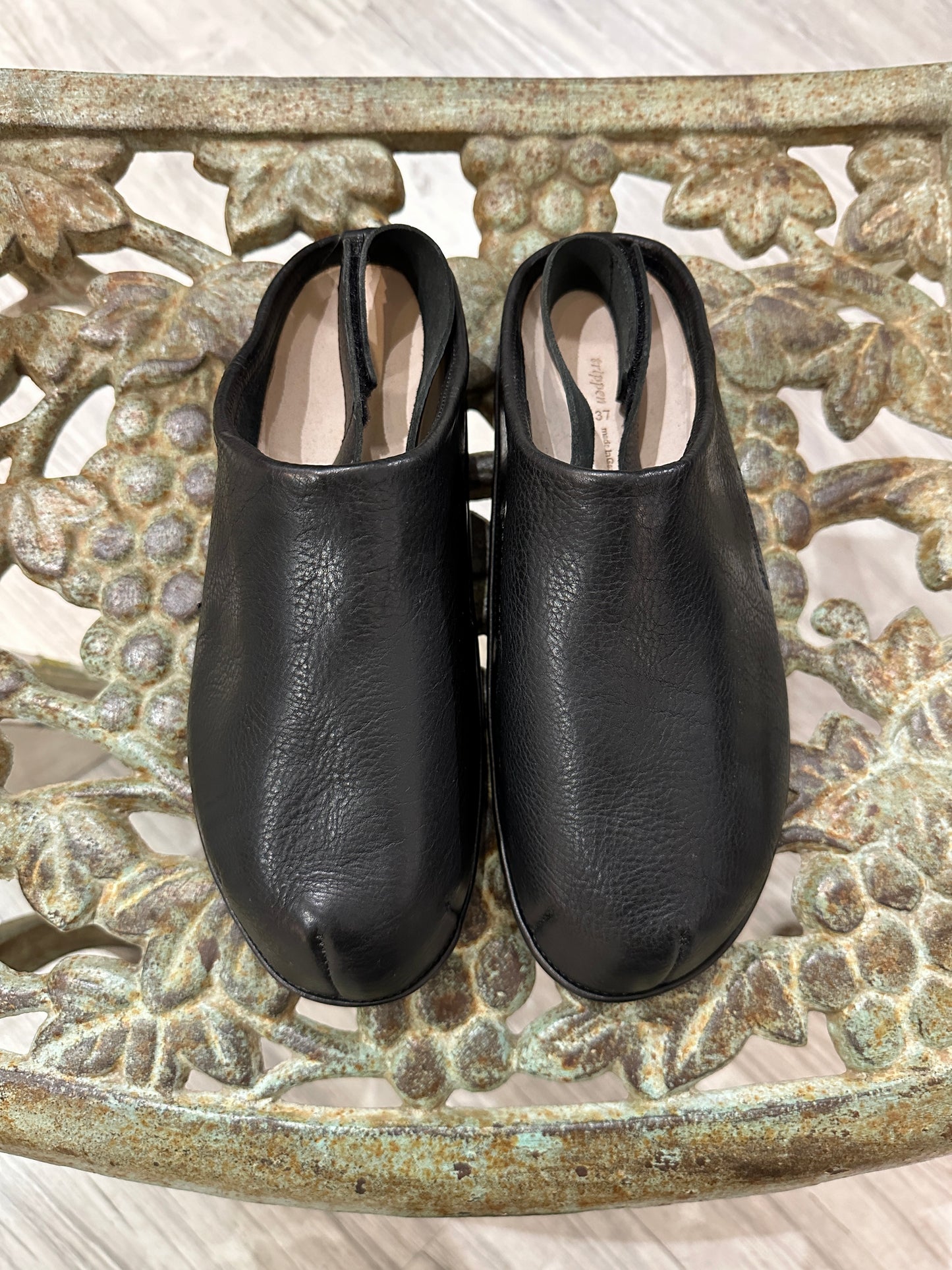 TRIPPEN - Scarpa Crescent Nera, suola Rossa
