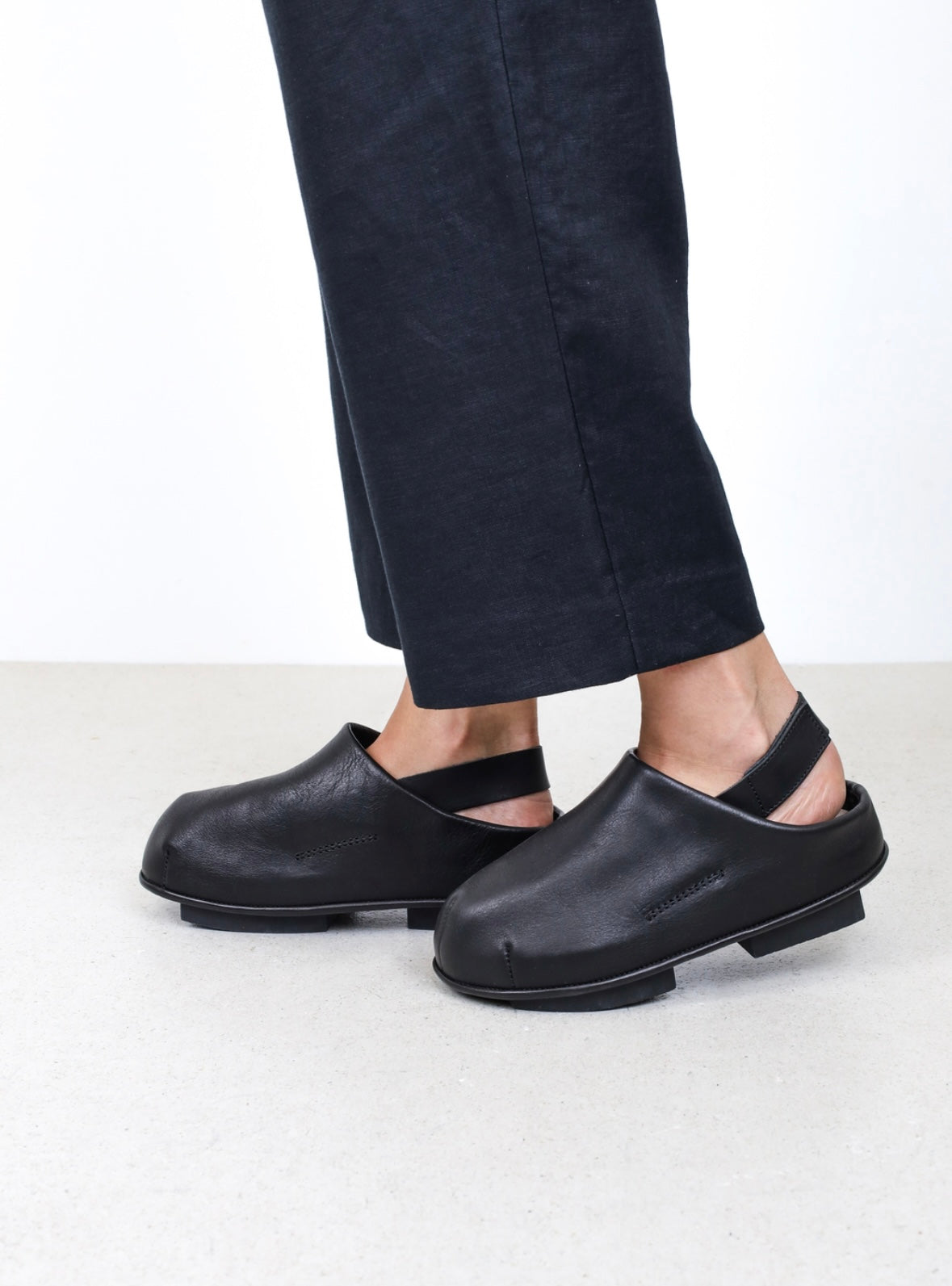 TRIPPEN - Scarpa Crescent Nera, suola Rossa