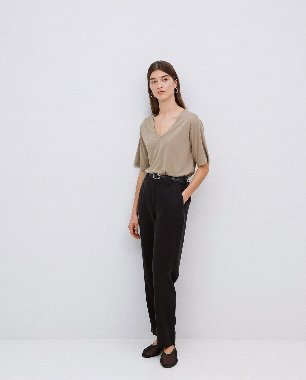 YERSE - T-shirt morbida scollo a V, Kaki