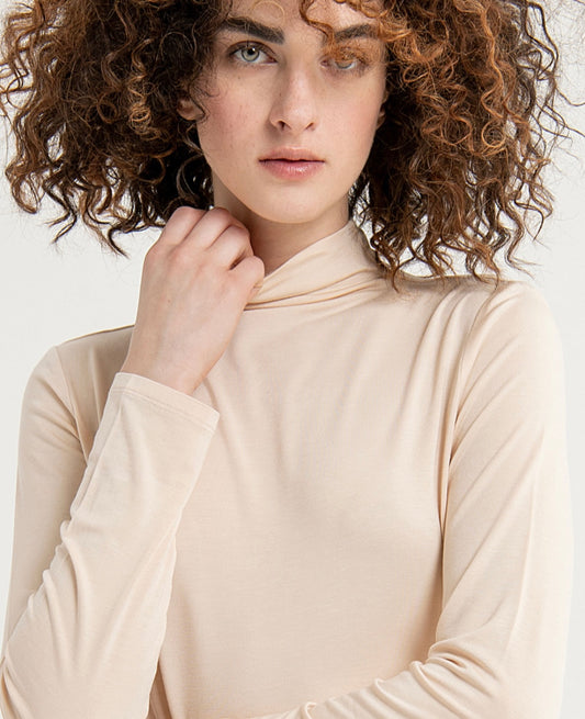 SURKANA - Dolcevita aderente elasticizzato, Crudo