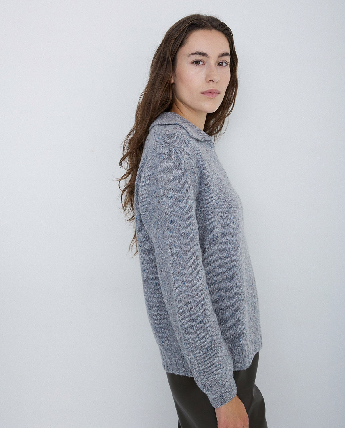 YERSE - Maglione in lana merino con scollo a V, Grigio