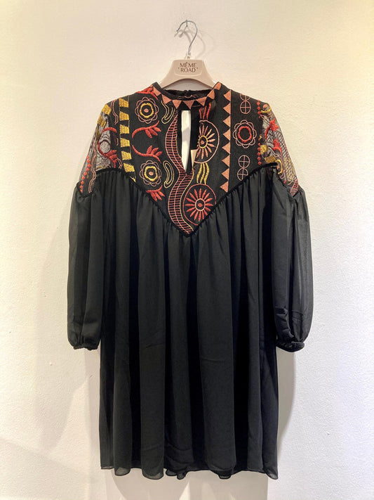 MEME ROAD - Abito ricamato, Nero