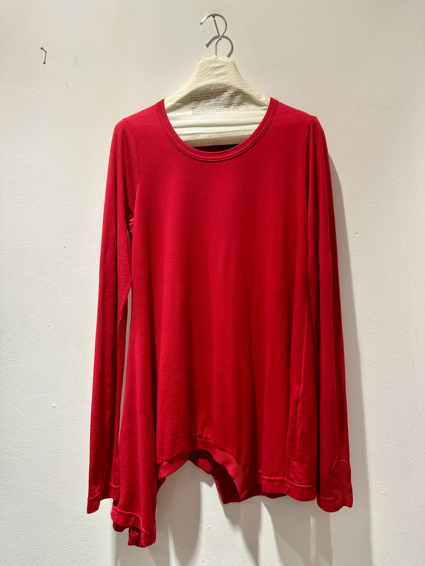 RUNDHOLZ - T-shirt svasata, Red