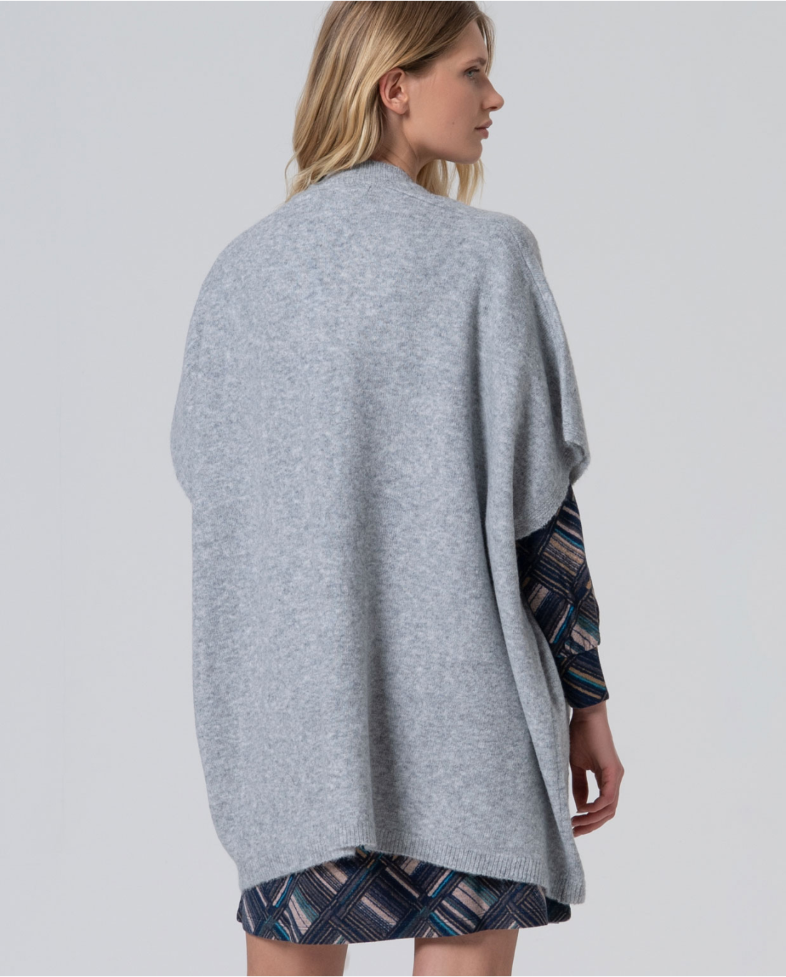 SURKANA - Poncho aperto in tricot con tasche, Grigio