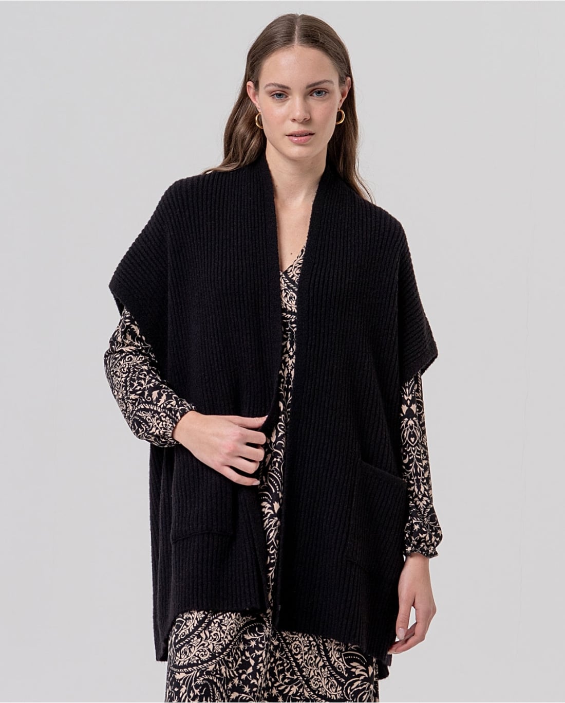 SURKANA - Poncho a coste con collo, nero