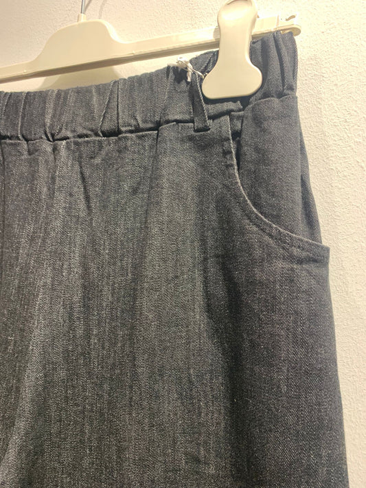 ThiPo - Pantalone sfrangiato in denim, Nero