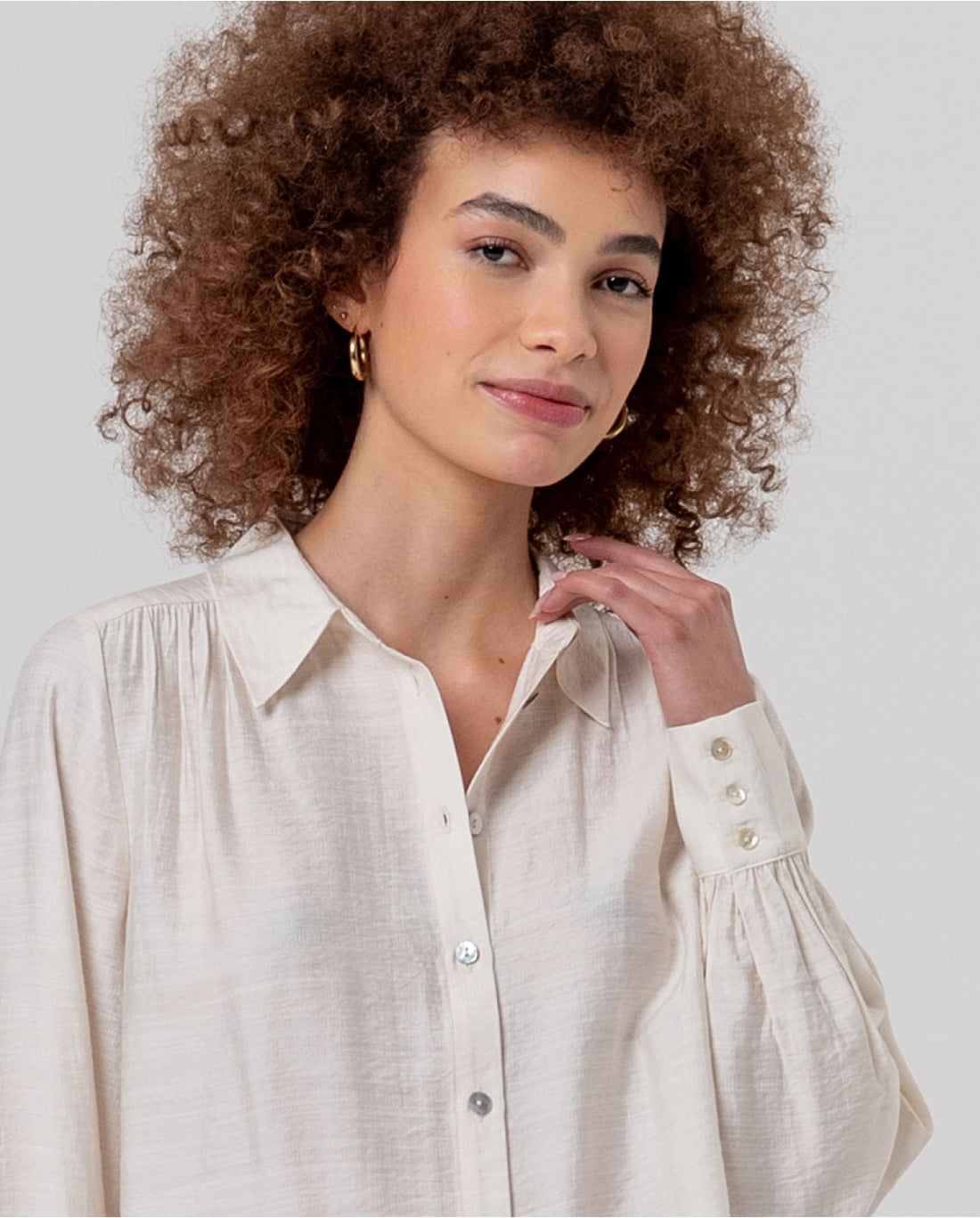 SURKANA - Camicia fluida con spalle arricciate