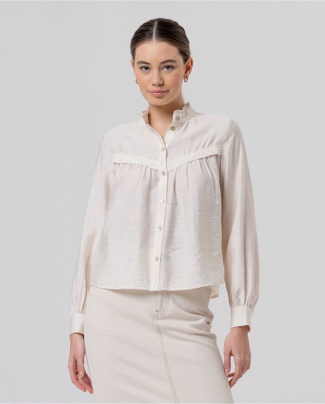 SURKANA - Blusa a collo alto con pizzo