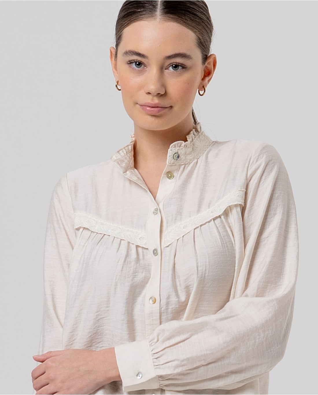 SURKANA - Blusa a collo alto con pizzo