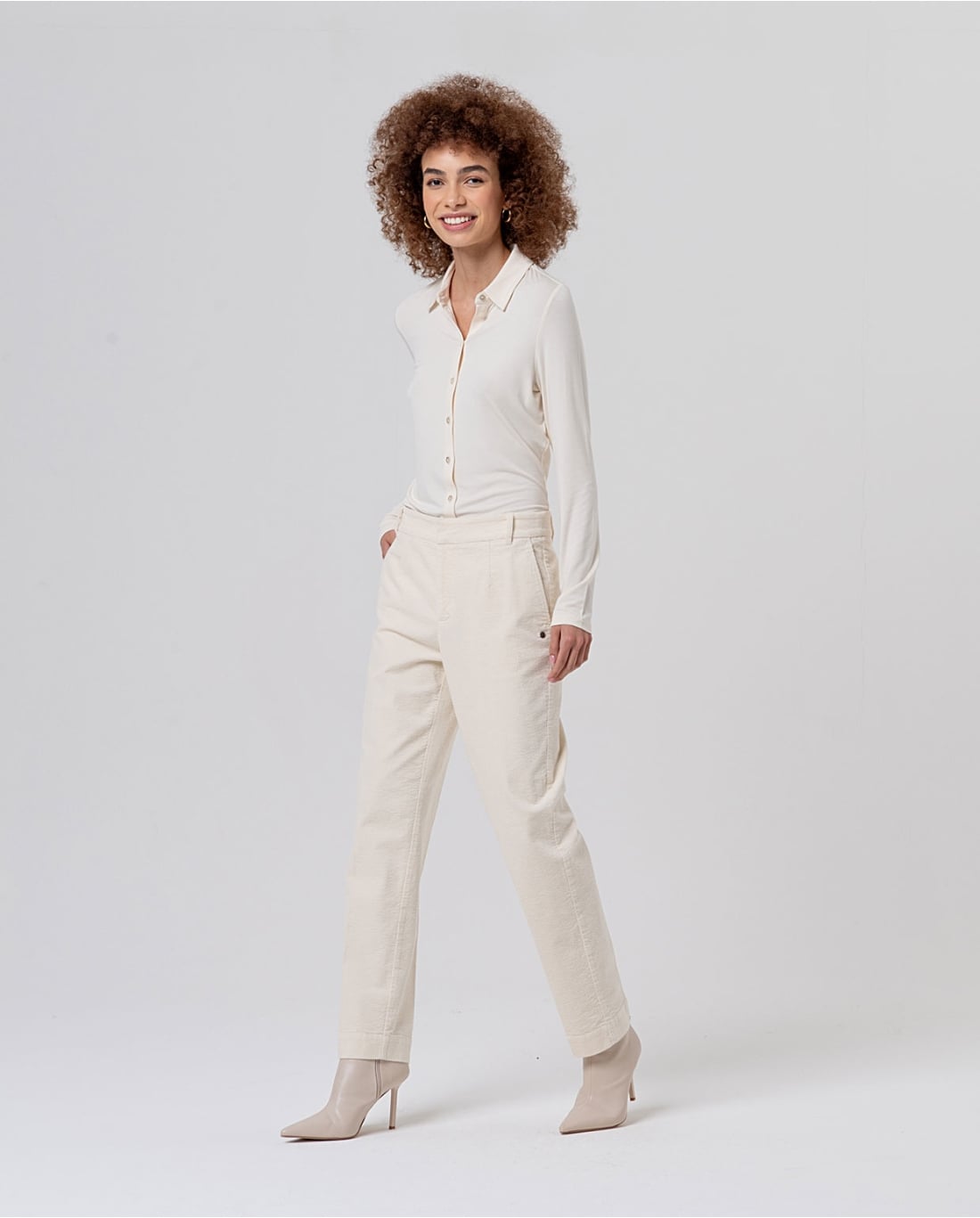 SURKANA - Pantalone chino in velluto Crudo