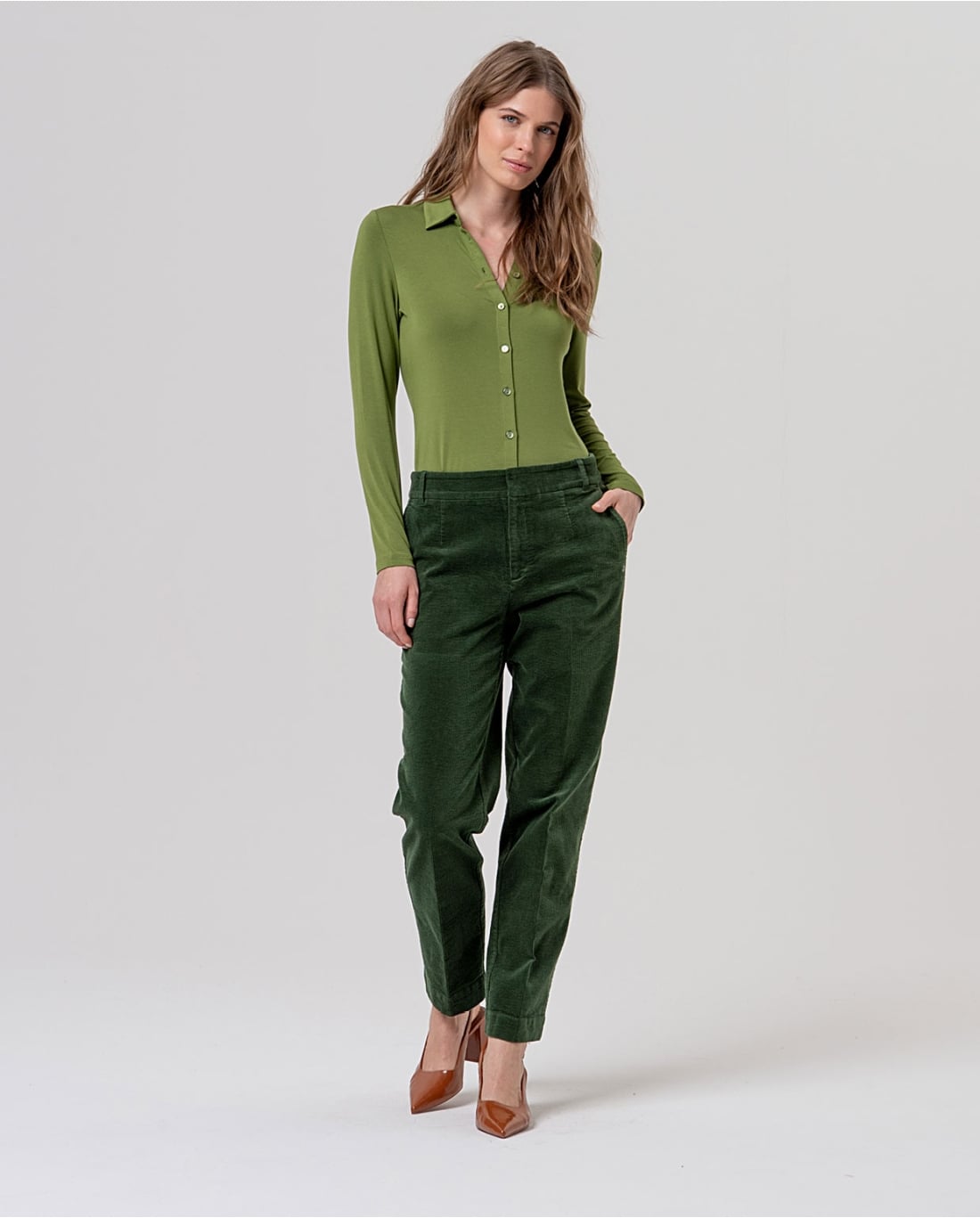 SURKANA - Pantalone chino in velluto kaki