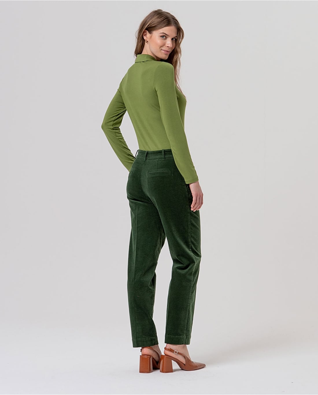 SURKANA - Pantalone chino in velluto kaki