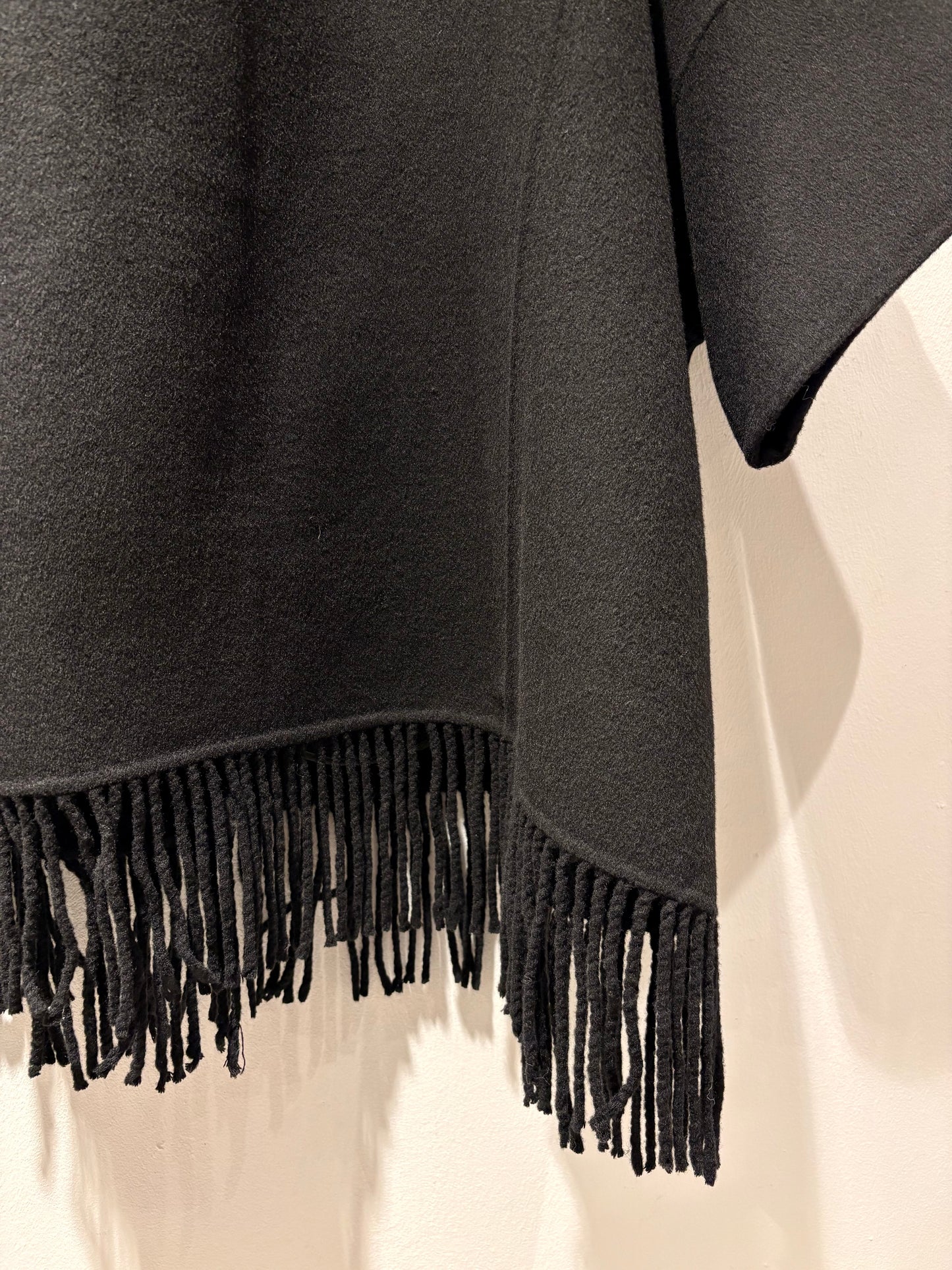 YERSE - Mantella con frange, Nero