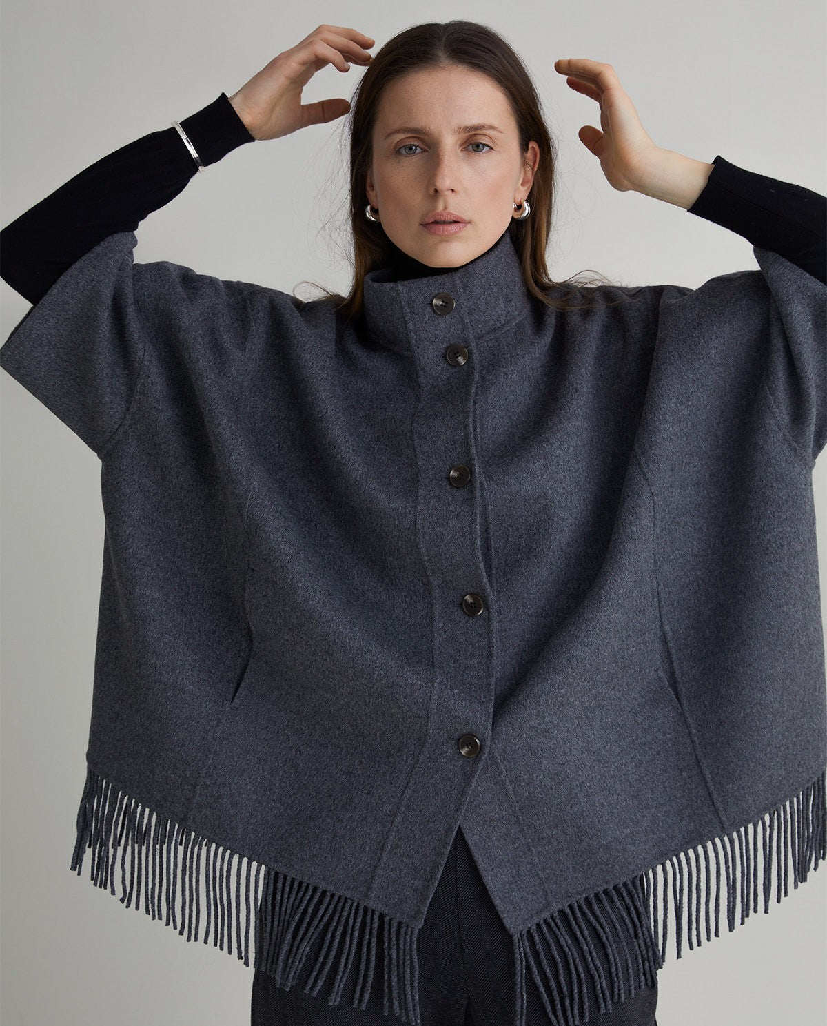 YERSE - Mantella con frange, Nero