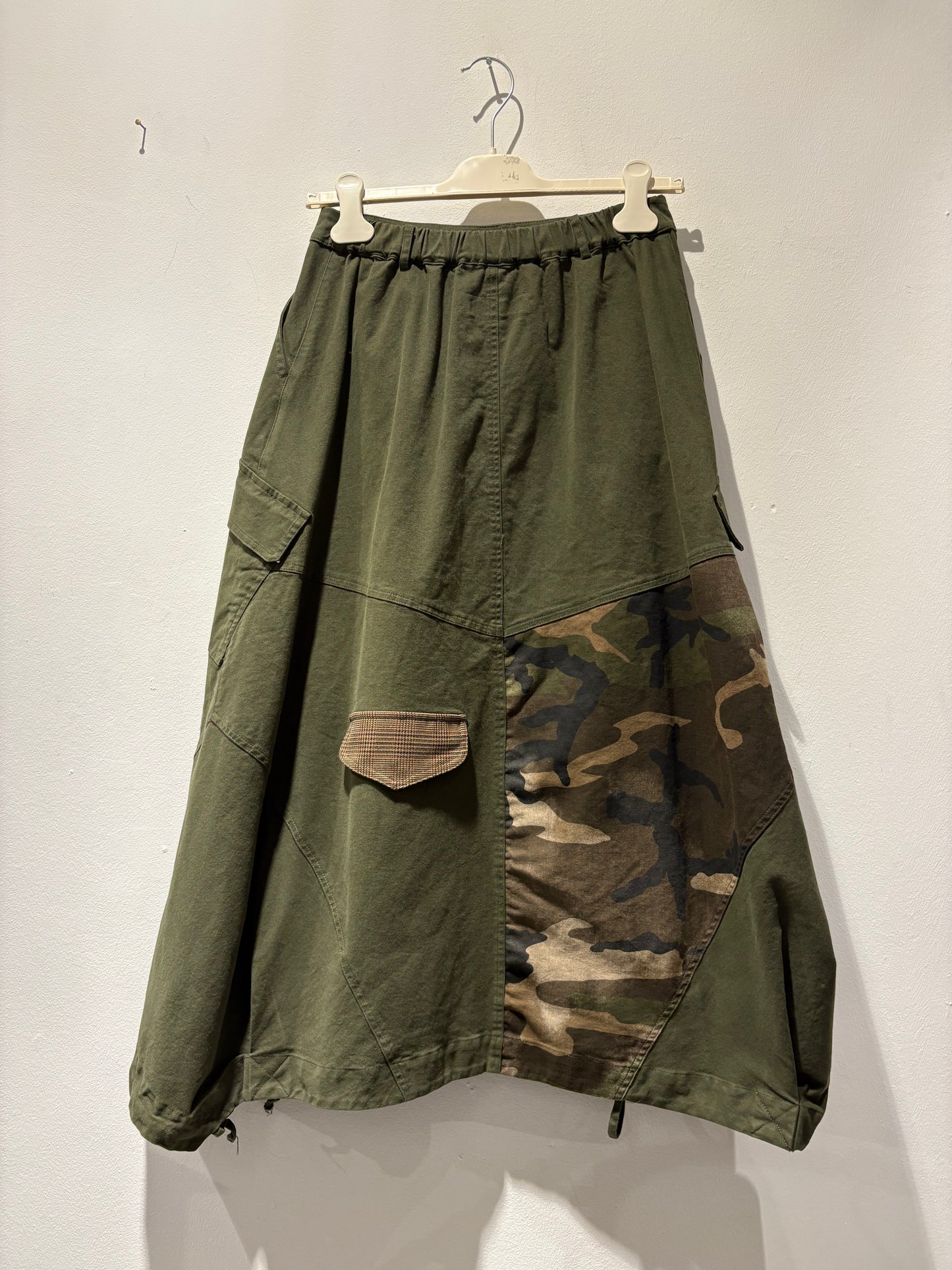 TADASHI - Gonna militare con inserti.